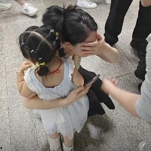 体罚女生塞吸管视频,体罚女生塞吸管事件引发社会关注