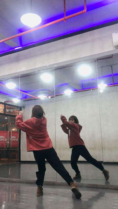 搞笑舞蹈教学视频,一起笑出腹肌！